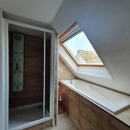 Proche Commerces Et Plages Daire Guilvinec